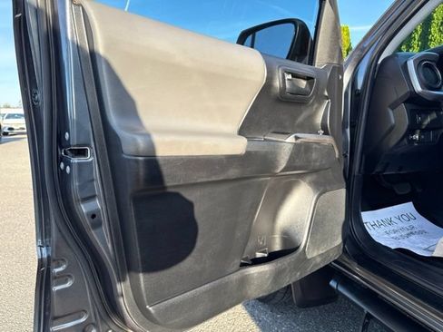 Used 2021 Toyota Tacoma SR5 AWD/4WD image 24