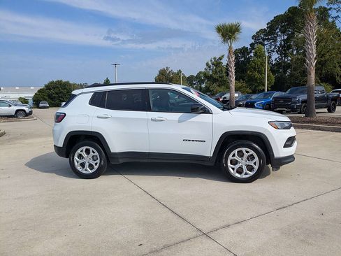 Certified 2024 Jeep Compass Latitude AWD/4WD image 2