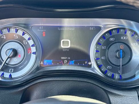 Used 2018 Chrysler 300 S w/ 300S Premium Group RWD image 33