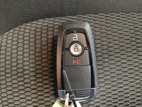 Used 2019 Ford Explorer XLT image 32