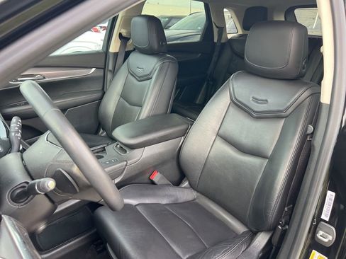 Used 2017 Cadillac XT5 Premium Luxury w/ Advanced Security Package FWD image 9