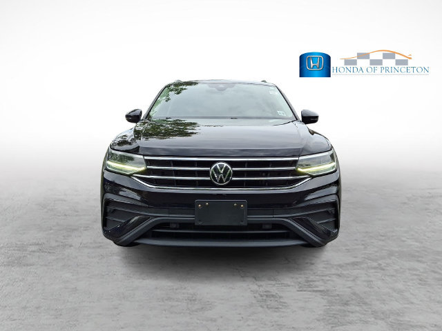 Used 2022 Volkswagen Tiguan SE AWD/4WD image 2