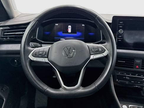 Used 2025 Volkswagen Jetta SE FWD image 18