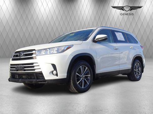 Used 2019 Toyota Highlander XLE image 1