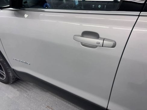 Used 2020 GMC Acadia SLT w/ Driver Alert Package II FWD image 20