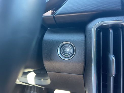 Used 2025 GMC Acadia Elevation image 18