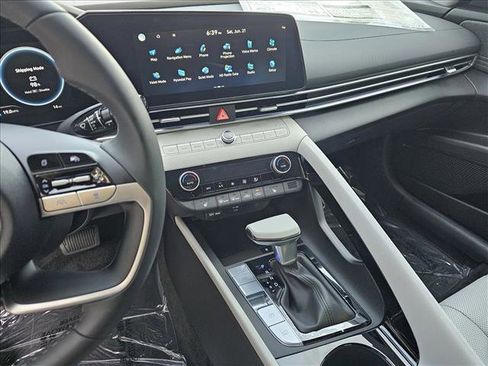 New 2025 Hyundai Elantra Limited image 12