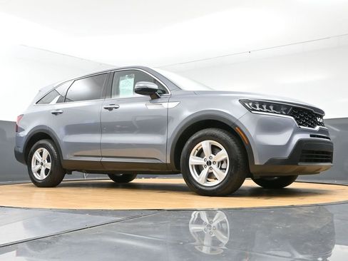 Used 2023 Kia Sorento LX image 43