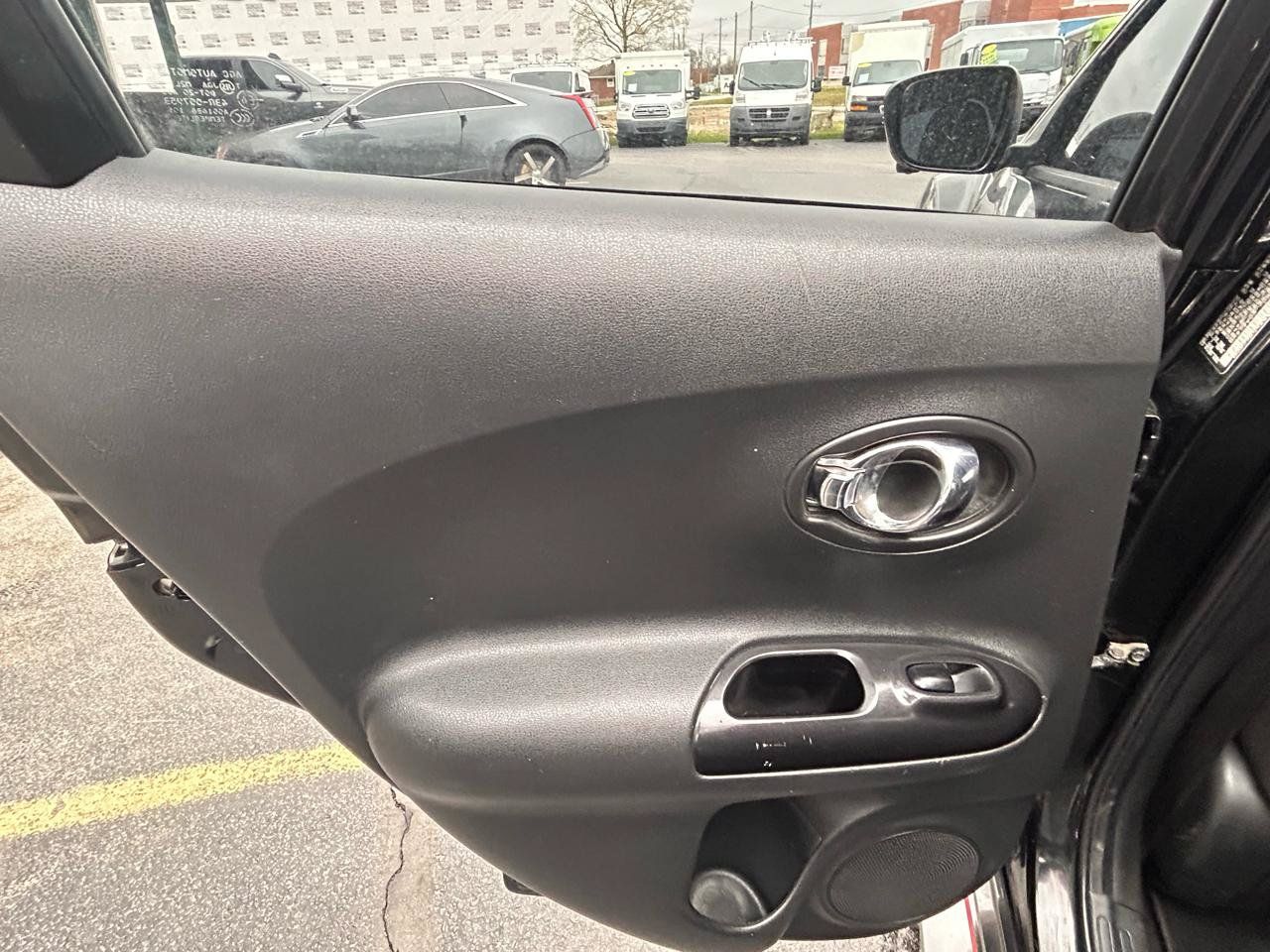 Used 2015 Nissan Juke NISMO FWD image 14