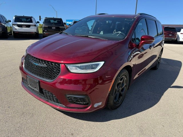 Used 2021 Chrysler Pacifica Limited w/ Uconnect Theater Family Group FWD image 3