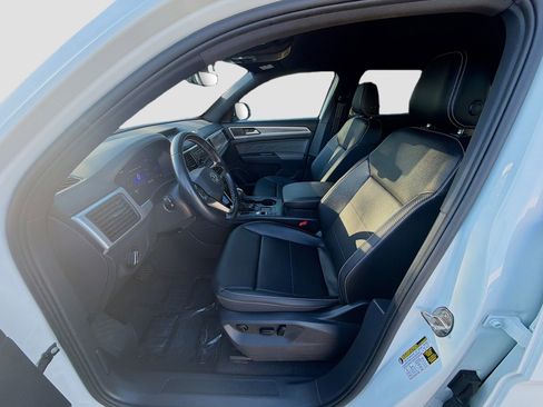 Used 2023 Volkswagen Atlas Cross Sport SE image 18