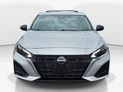 Used 2024 Nissan Altima 2.5 SV FWD image 12