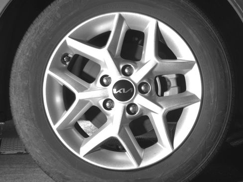 Used 2025 Kia Soul LX w/ LX Technology Package FWD image 13