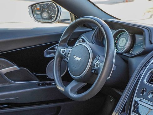 Used 2020 Aston Martin DB11 Volante image 39
