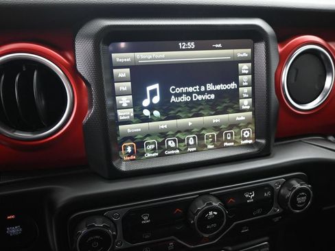 Used 2023 Jeep Gladiator Rubicon AWD/4WD image 13