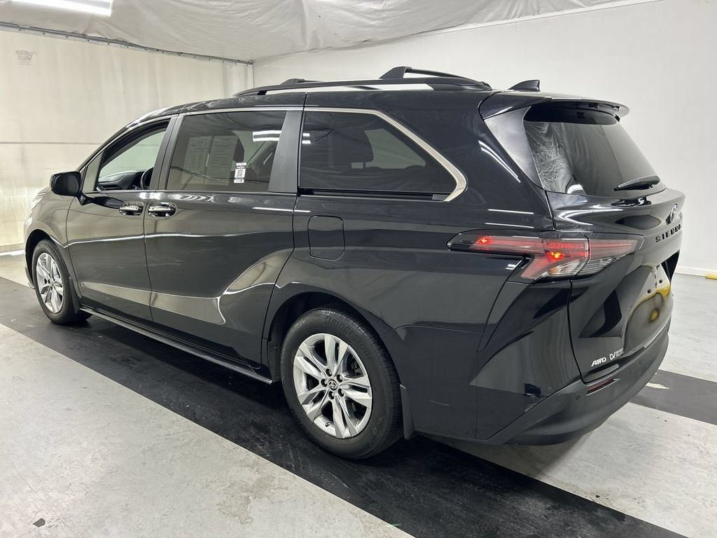 Used 2024 Toyota Sienna XLE w/ XLE Plus Package AWD/4WD image 7
