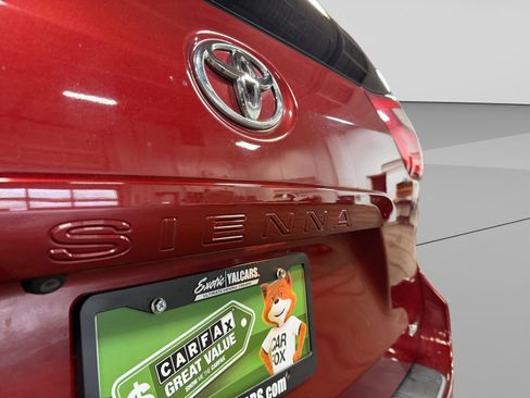 Used 2015 Toyota Sienna LE FWD image 42