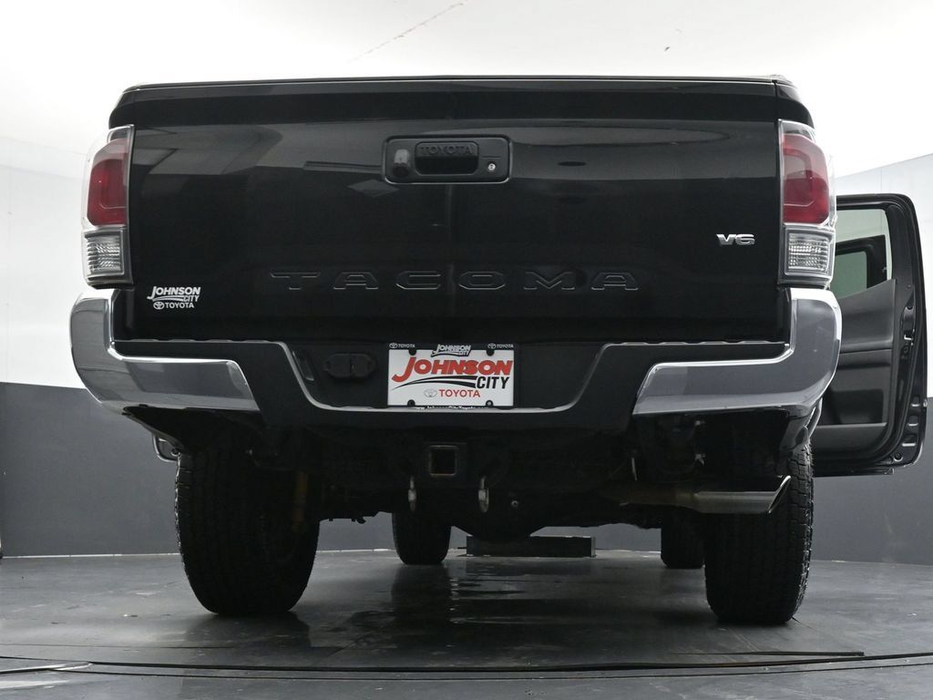 Used 2022 Toyota Tacoma TRD Off-Road AWD/4WD image 44