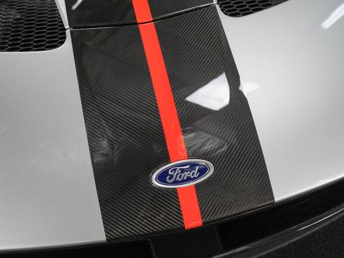 Used 2019 Ford GT RWD image 15