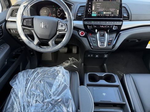 New 2026 Honda Odyssey Touring image 4