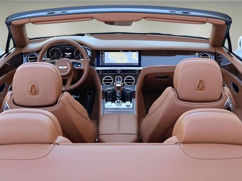 Used 2024 Bentley Continental GT image 18
