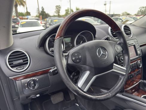 Used 2012 Mercedes-Benz GL 550 4MATIC image 22