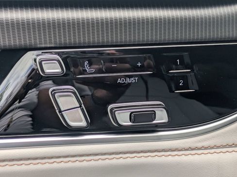 New 2026 Jeep Grand Wagoneer L 4WD image 21