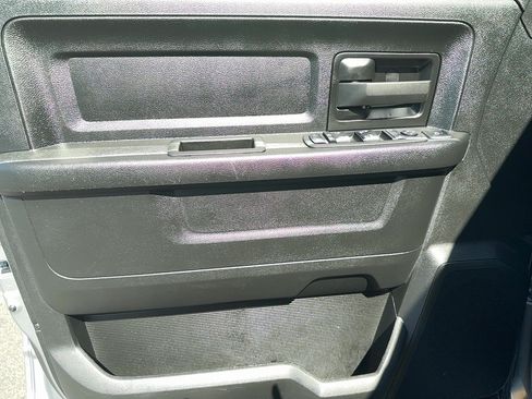 Used 2024 RAM 3500 Tradesman w/ Chrome Appearance Group AWD/4WD image 16