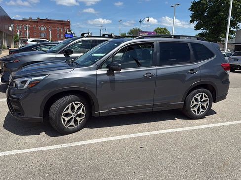 Used 2021 Subaru Forester Premium AWD/4WD image 5