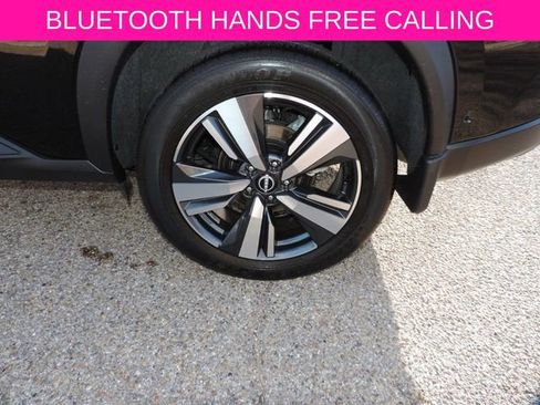 Used 2025 Nissan Rogue SL AWD/4WD image 11