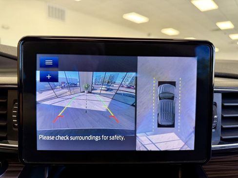 Used 2020 Ford Explorer Limited image 11