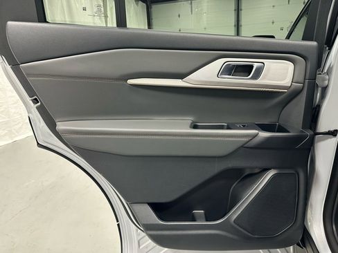 Used 2025 Ford Explorer Active image 39