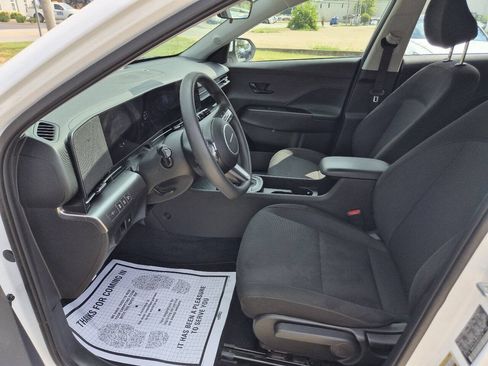 Used 2025 Hyundai Kona SE FWD image 10
