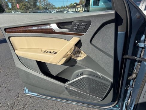 Used 2018 Audi Q5 2.0T Premium Plus w/ Premium Plus Package image 27