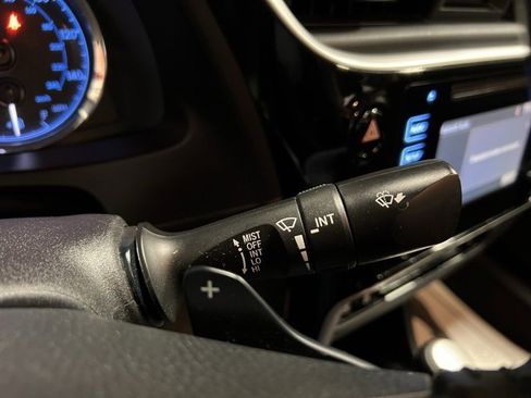 Used 2019 Toyota Corolla L image 32