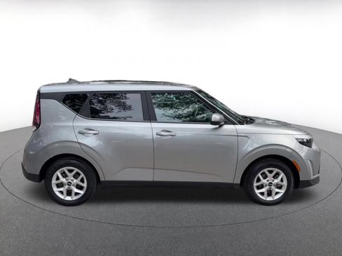 Used 2025 Kia Soul LX w/ LX Technology Package FWD image 16
