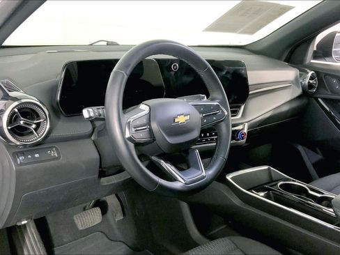 Used 2025 Chevrolet Equinox LT FWD image 14