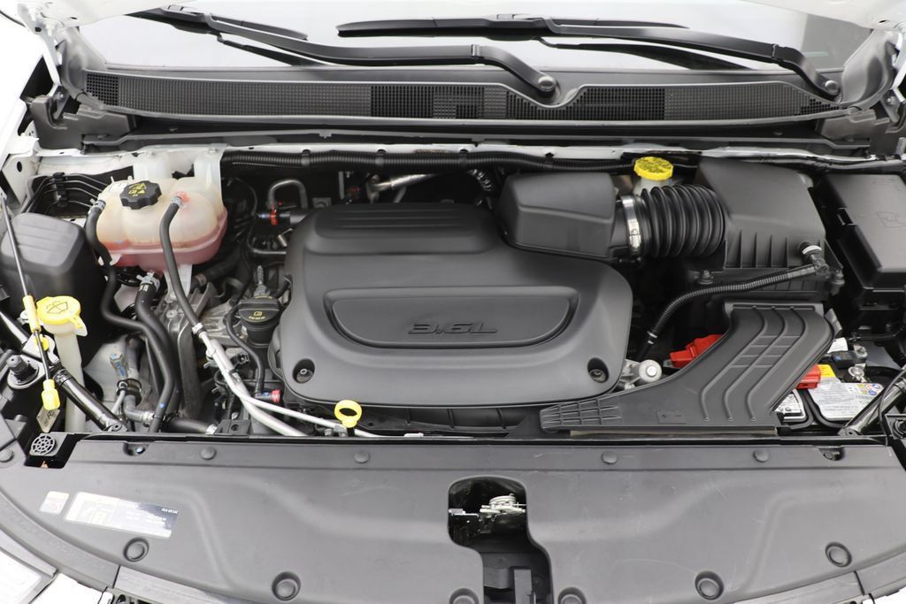 Used 2024 Chrysler Pacifica Touring-L FWD image 25