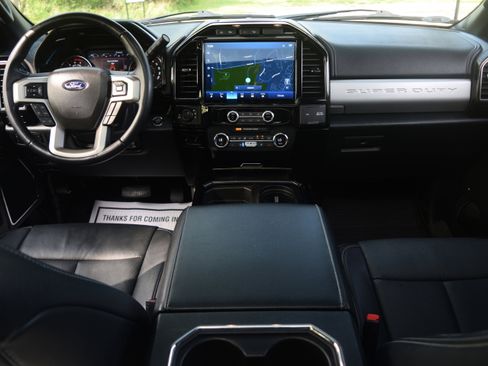 Used 2022 Ford F250 Lariat w/ Black Appearance Package AWD/4WD image 8