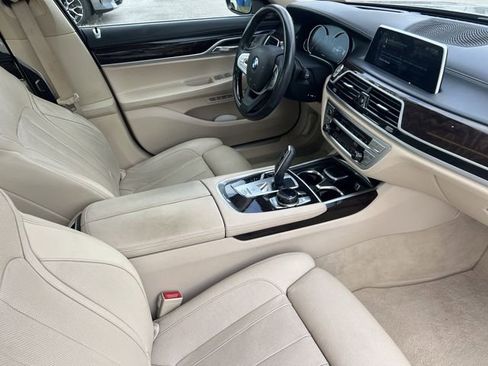 Used 2017 BMW 740i image 15