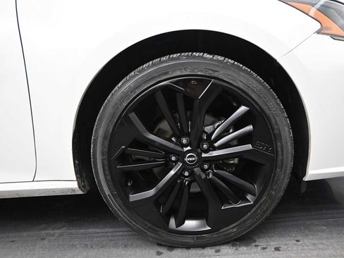 Used 2025 Nissan Altima 2.5 SR FWD image 10