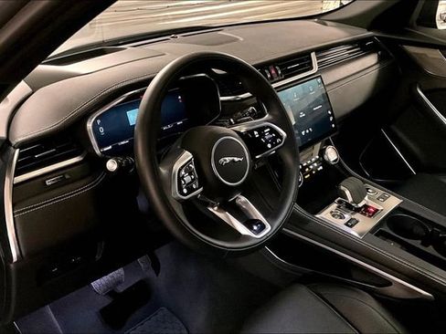 Certified 2025 Jaguar F-PACE R-Dynamic S image 24