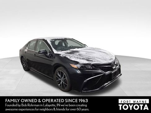 Used 2023 Toyota Camry SE image 4