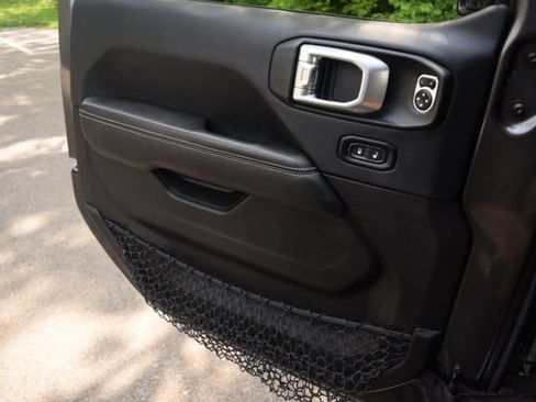 Used 2018 Jeep Wrangler Unlimited Rubicon w/ LED Lighting Group AWD/4WD image 19