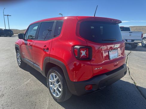 Used 2023 Jeep Renegade Latitude image 7