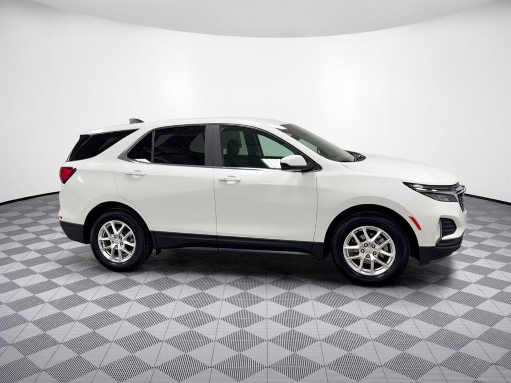 Used 2024 Chevrolet Equinox LT w/ LPO, Floor Liner Package FWD image 8