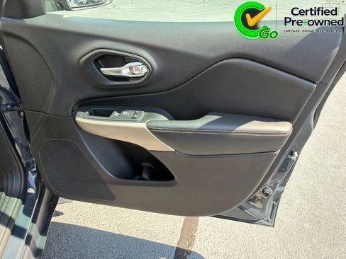 Certified 2018 Jeep Cherokee Limited FWD image 30