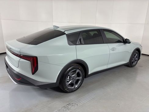 New 2026 Kia K4 LXS image 8