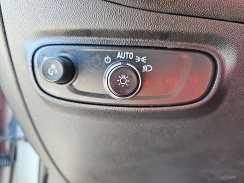 Used 2023 Chevrolet Equinox LT FWD image 26