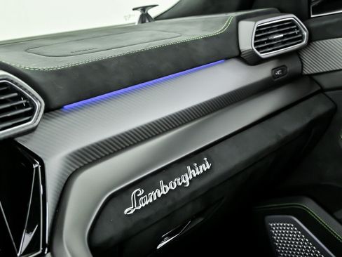 Used 2024 Lamborghini Urus Performante AWD/4WD image 36